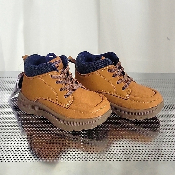 Osh Kosh Toddler Hiker Boots - Picture 1 of 4